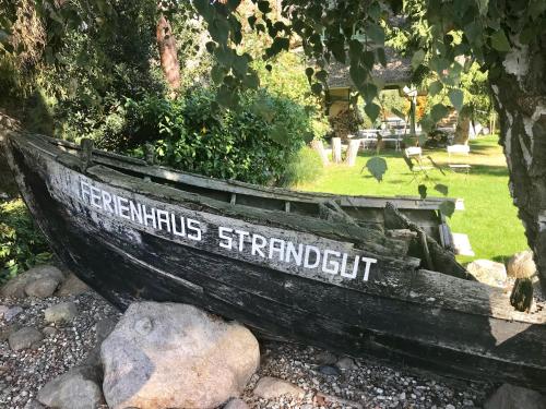 a wooden boat sitting on the ground in a park at "Steuermannskammer" by Ferienhaus Strandgut in Born