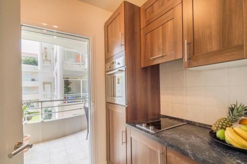 A kitchen or kitchenette at Sunlight Properties - "Kahlua" - Cannes - Sea front