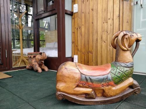 Private Guest House B Puli Taiwan, Wooden Carved Bear Statues Taiwan