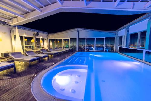 Hotel Horizonの敷地内または近くにあるプール