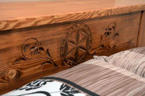 a wooden headboard of a bed in a room at Muzyczny Dworek in Rzepiska