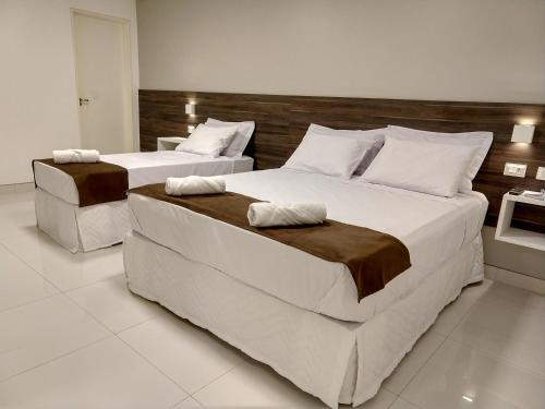 Ένα ή περισσότερα κρεβάτια σε δωμάτιο στο Hotel Jucazinho