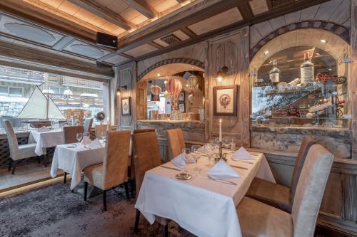 a restaurant with tables and chairs in a room at Hotel La Chaudanne in Méribel