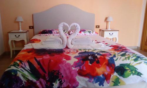 two swans are sitting on top of a bed at Fiesole is Magic in Fiesole