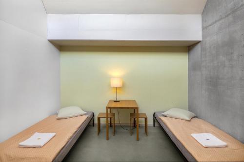 Кровать или кровати в номере Lausanne Youth Hostel Jeunotel