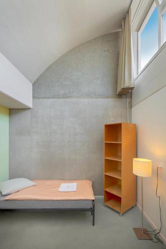 Кровать или кровати в номере Lausanne Youth Hostel Jeunotel