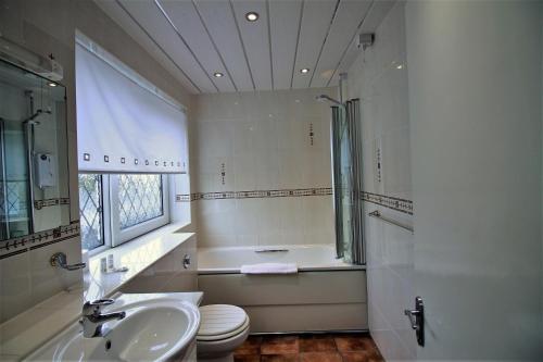 Gallery image of Fairway Hotel in Bathgate