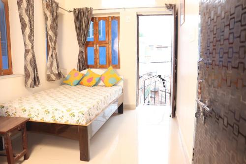 Ένα ή περισσότερα κρεβάτια σε δωμάτιο στο Blue Stay Jodhpur