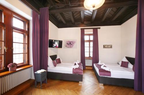 Säng eller sängar i ett rum på Schloss Fischhorn am See