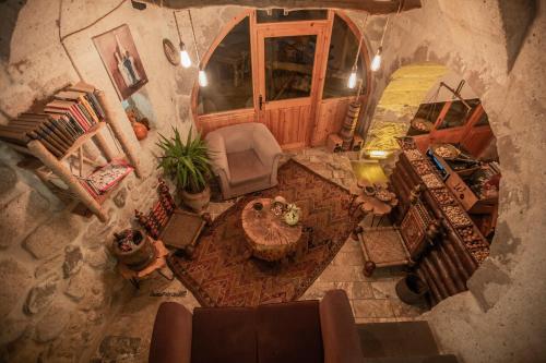 an overhead view of a living room with a table and chairs at Wish Cappadocia in Uchisar