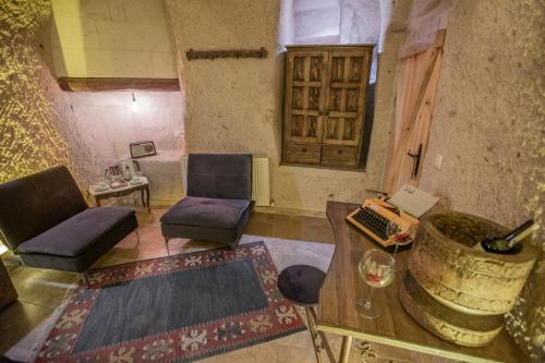 a living room with two chairs and a table at Wish Cappadocia in Uchisar