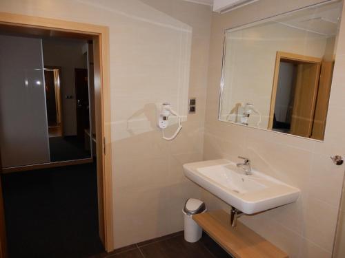 a bathroom with a sink and a mirror at OtavArena in Písek