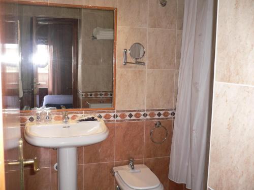 Bilik mandi di Hotel Doña Blanca
