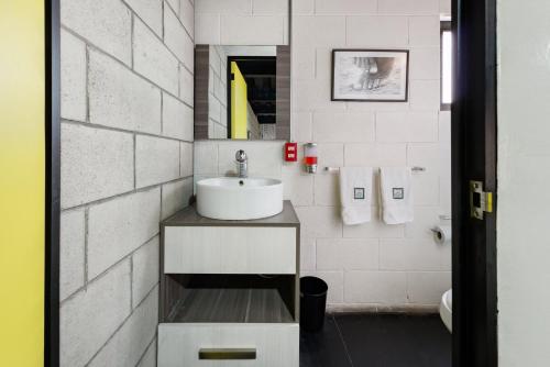 Koupelna v ubytování Cozy Loft with Balcony