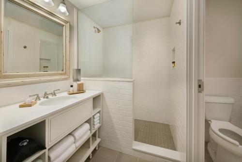 Un baño de Jekyll Ocean Club Resort