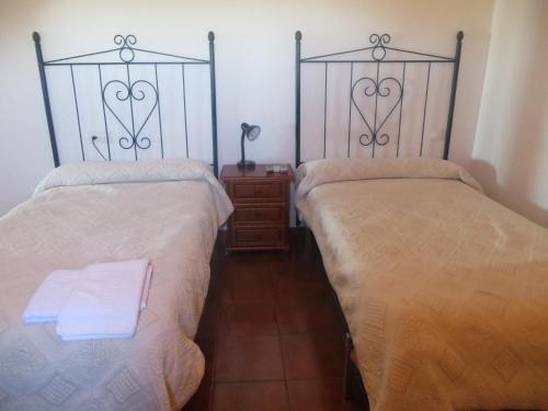 two beds sitting next to each other in a room at Hostal Rest. Campoabierto in Valencia de las Torres