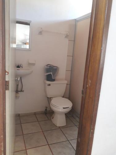 a bathroom with a toilet and a sink at Hotel Y Bungalows Islas Careyes in Los Ayala