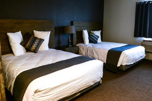 a hotel room with two beds in a room at Bar-B Inn in Assiniboia