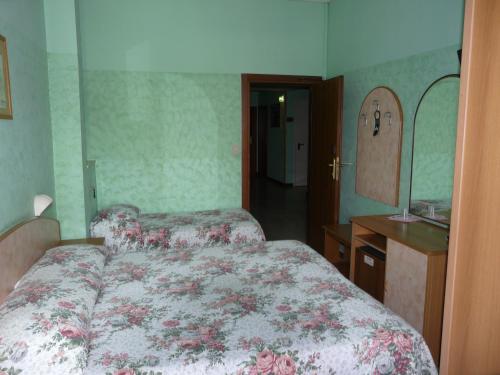 Postel nebo postele na pokoji v ubytování Hotel Vecchia Rimini