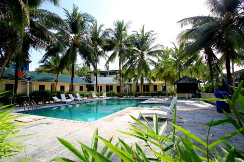 Der Swimmingpool an oder in der Nähe von Redang Bay Resort