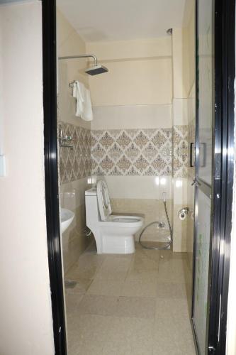 A bathroom at Rambler Hostel Pvt Ltd
