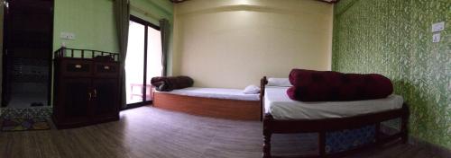 a room with two bunk beds and a window at Begnas Coffee House & Hotel in Deorāli