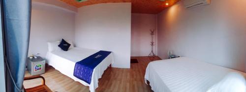 a bedroom with two beds in a room at Sunshine Homestay in Phong Nha