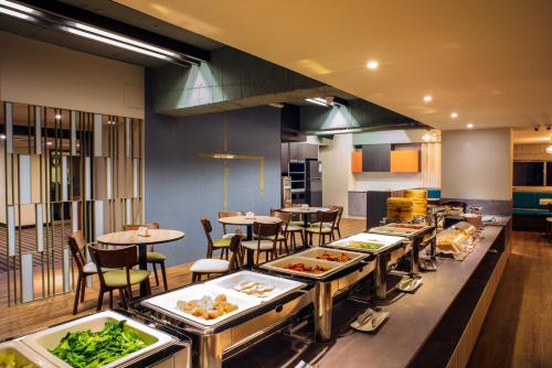 a restaurant with a buffet line with plates of food at Metro Hotel in Douliu