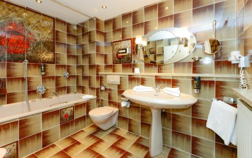 Bilik mandi di Stoll's Hotel Alpina