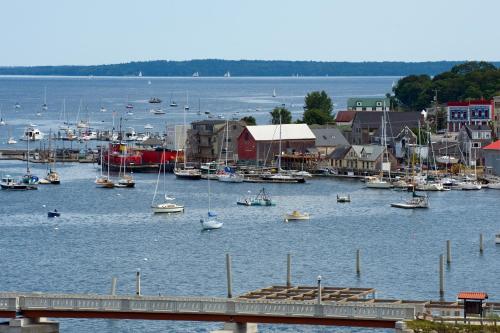 Suites at Belfast Bay – Photos 4