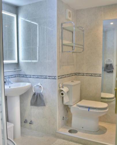 Seafront luxury studio in Las Palmeras hotel