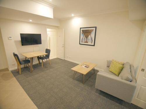 Quality Apartments Adelaide Centralにあるテレビまたはエンターテインメントセンター