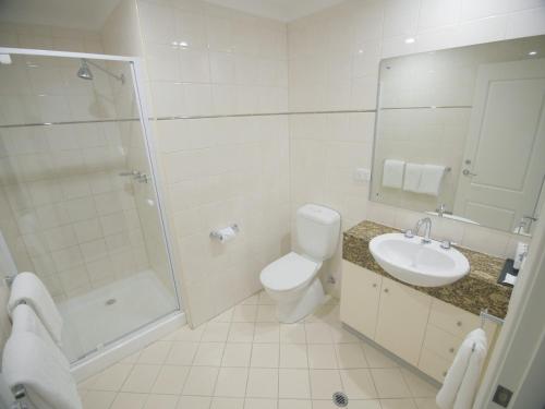 Quality Apartments Adelaide Centralにあるバスルーム