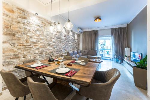 Brand New Luxury Apartment Close to Acropolis up to 5 Beds