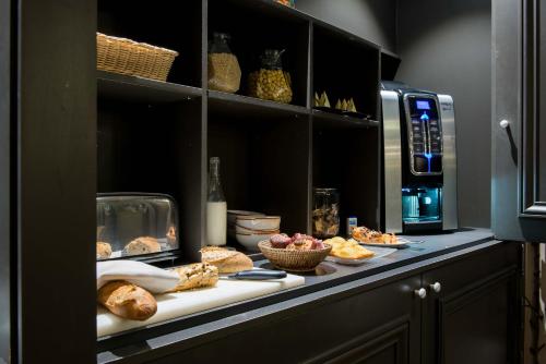 Comida en o cerca de este hotel