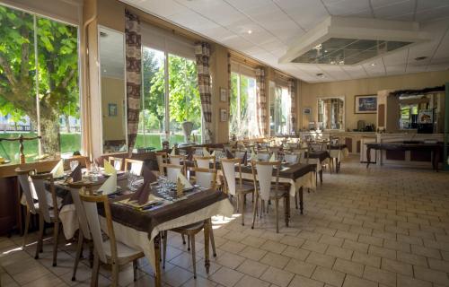 Restaurace v ubytování Hotel Au Val Doré
