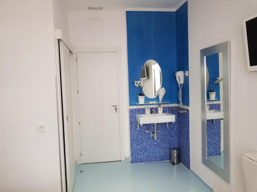 a bathroom with a sink and a mirror at Hostal Main Street Madrid in Madrid