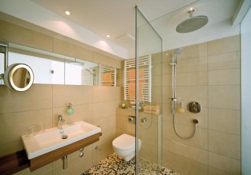 Een badkamer bij Parkhotel Oberhausen