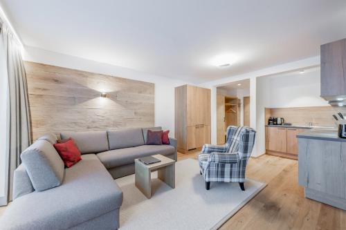 a living room with a couch and a kitchen at Piccard Nº 5 in Obergurgl