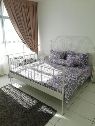 Una cama o camas en una habitación de Guesthouse at Shah Alam