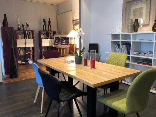 a dining room with a wooden table and chairs at Stargaze Forum Hotel Düsseldorf-Hilden in Hilden