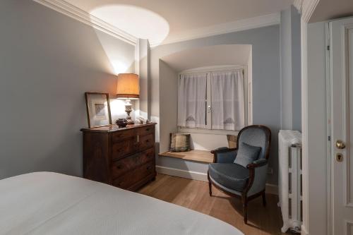 Antica Apartment with private Outdoor, in the Heart of Milan few steps from Duomo, By HouseinMIlano