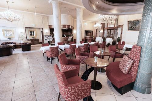 a restaurant with chairs and tables in a room at Hotel Monopol - Central Station in Frankfurt/Main