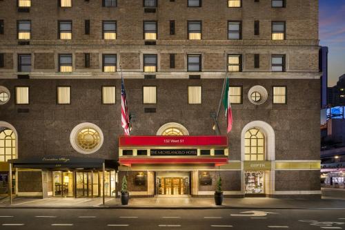 una representación de la parte delantera de un hotel en Michelangelo Hotel, en Nueva York
