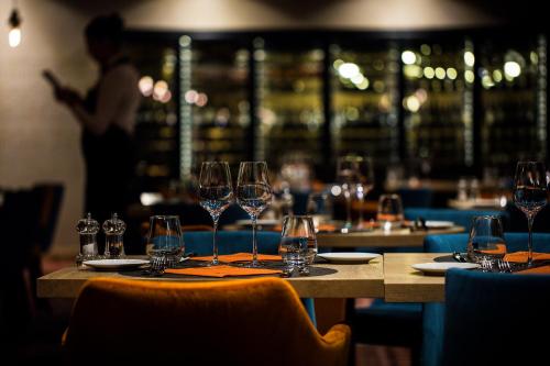 En restaurant eller et andet spisested på Hôtel Daria-I Nor by Les Etincelles