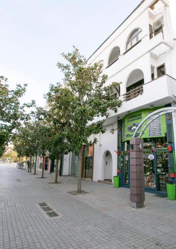 Spacious Apartment Next To Metro - Marousi