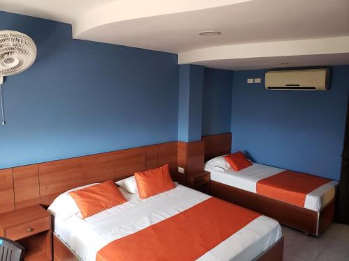 Ein Bett oder Betten in einem Zimmer der Unterkunft Hotel Sandiego inc