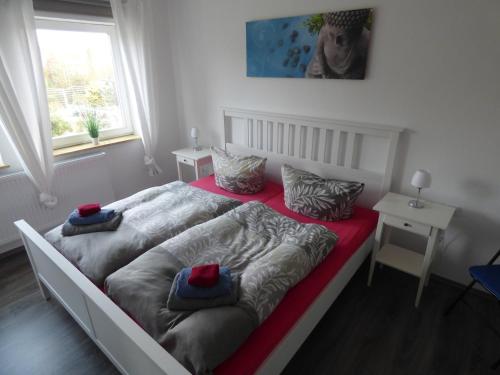 ヴィルヘルムスハーフェンにあるAn der Flut 269のベッドルーム1室(枕2つ付)