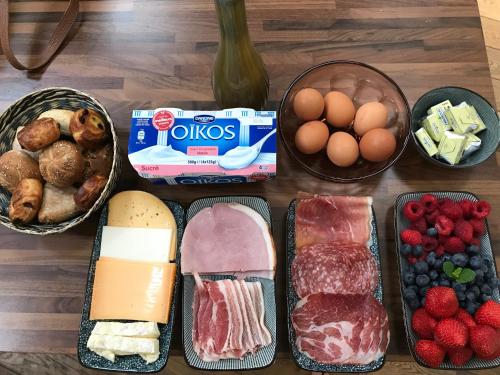 a table topped with baskets of different types of food at BNB Nest in Ghent