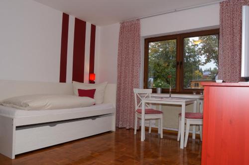 Postel nebo postele na pokoji v ubytování Gasthof Schumacher Hotel garni